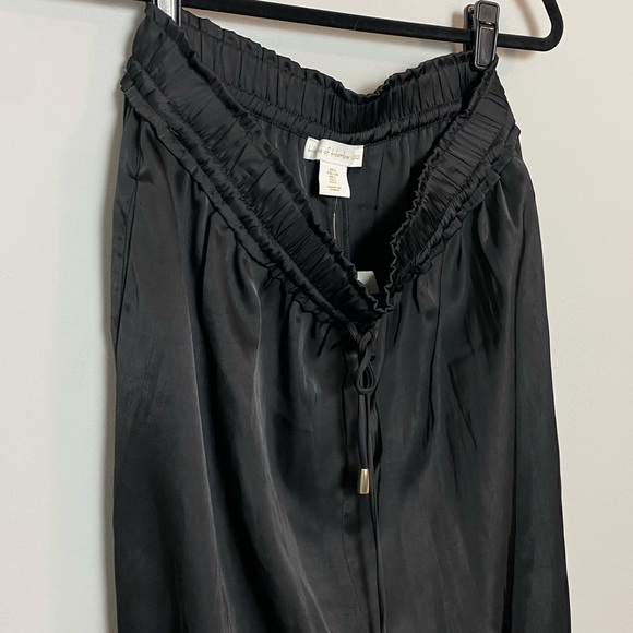House of Harlow NWT Two Piece Top/Wide Leg Pant Set - Picture 7 of 11